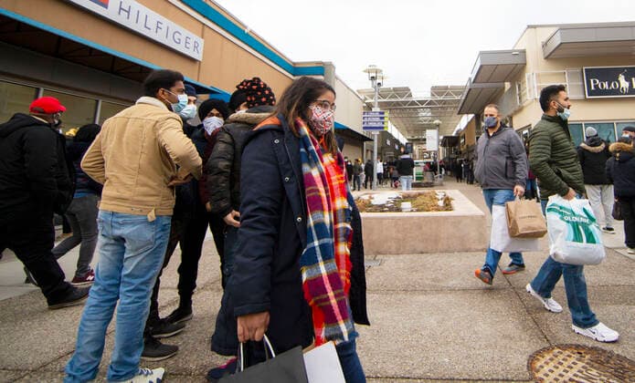 (211226) -- HALTON HILLS (CANADA), Dec. 26, 2021 -- People do shopping at an outlet mall during Boxing Day sales in Halton Hills, Ontario, Canada, on Dec. 26, 2021. Boxing Day is one of the biggest shopping days in Canada. (Photo by Xinhua) CANADA-ONTARIO-HALTON HILLS-BOXING DAY SALES ZouxZheng 