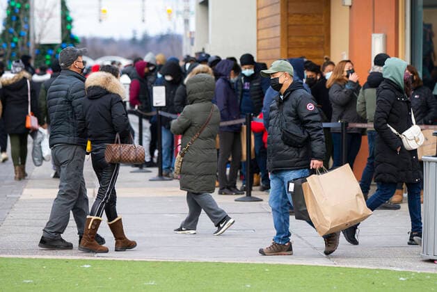 (211226) -- HALTON HILLS (CANADA), Dec. 26, 2021 -- People do shopping at an outlet mall during Boxing Day sales in Halton Hills, Ontario, Canada, on Dec. 26, 2021. Boxing Day is one of the biggest shopping days in Canada. (Photo by Xinhua) CANADA-ONTARIO-HALTON HILLS-BOXING DAY SALES ZouxZheng 