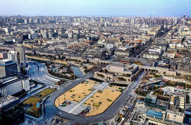 (211227) -- XI AN, Dec. 27, 2021 -- Aerial photo taken on Dec. 26, 2021 shows a view of Xi an, northwest China s Shaanxi Province. Xi an imposed closed-off management for communities and villages last Thursday to curb the spread of the latest COVID-19 resurgence. ) CHINA-SHAANXI-XI AN-COVID-19-PREVENTION AND CONTROL-DAILY LIFE (CN) TaoxMing 