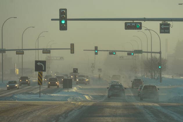 Extreme Cold Warning Remains In Place In Edmonton Area Ellerslie Road in the southwestern part of Edmonton, covered in ice and snow, seen in the morning at temperatures as low as -30C. The Edmonton and northern Alberta areas are experiencing a prolonged period of extreme cold conditions. Extreme frost warnings have been issued as cold wind temperatures between -40 and -55 remain this evening, posing increased health risks such as frostbite and hypothermia. On Monday, December 27, 2021, in Edmonton, Alberta, Canada. Edmonton Canada  Copyright: xArturxWidakx originalFilename: widak-extremec211227_npD4q.jpg