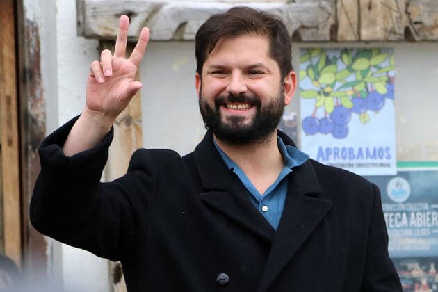 News Themen der Woche KW52 News Bilder des Tages Punta Arenas, 28 de diciembre de 2021. El Presidente electo, Gabriel Boric, viaja a la Region de Magallanes, en donde realiza acto simbolico de cierre y traspaso del Espacio Comunitario La Idea, que fue su oficina parlamentaria durante ocho anos. Juan Carlos Avendano Aton Chile, Punta Arenas Chile Aton_571980 *** Punta Arenas, December 28, 2021 The President-elect, Gabriel Boric, travels to the Magallanes Region, where he performs a symbolic act of closure and transfer of the La Idea Community Space, which was his parliamentary office for eight years Juan Carlos Avendano Aton Chile, Punta Arenas Chile Aton 571980  Copyright: JUANxCARLOSxAVENDANO ATONxCHILE
