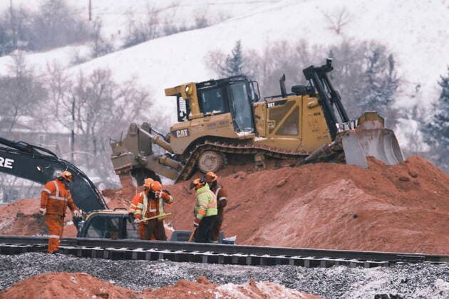 December 29, 2021, Craven, SK, Canada: Workers repair the tracks at the site of a CP train derailment near Craven, Sask. on Wednesday, Dec. 29, 2021. Craven Canada  - ZUMAc35_ 20211229_zaf_c35_013 Copyright: xMichaelxBellx