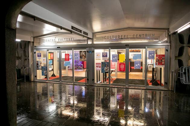 Illustration picture shows the entrance of the Centre Culturel venue in Auderghem - Oudergem, Brussels, where the Demain c etait mieux. Non peut-etre show takes place on Wednesday 29 December 2021. Yesterday the Council of State (Raad Van State - Conseil d Etat) overturned the decision to close theaters as a corona-measure.  HATIMxKAGHAT 3163886