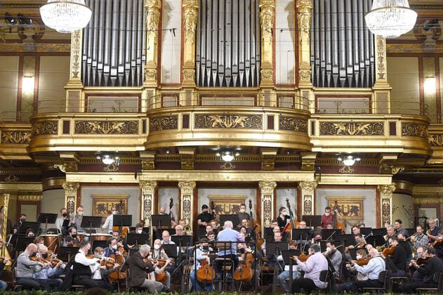 (211229) -- VIENNA, Dec. 29, 2021 -- Musicians of the Vienna Philharmonic perform during a rehearsal of the 2022 New Year s Concert in the Golden Hall of the Musikverein in Vienna, Austria, on Dec. 29, 2021. Started in 1939, the New Year s Concert by the Vienna Philharmonic is one of the most prestigious concerts in the world. ) AUSTRIA-VIENNA-NEW YEAR S CONCERT-REHEARSAL GuoxChen 