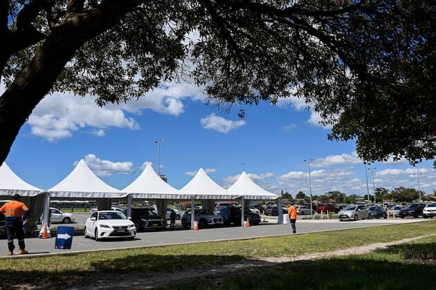 NSW CORONAVIRUS COVID19, Members of the public queue in their cars for a COVID-19 PCR test at the Maroubra Heffron Park Histopath Pathology Drive-through Clinic, in Sydney, Thursday, December 30, 2021. As COVID-19 case numbers soar and testing delays build up in NSW, Dominic Perrottet will join other state and territory leaders to discuss a national response. ( NO ARCHIVING, EDITORIAL USE ONLY, NO USE IN BOOKS WITHOUT CONSENT SYDNEY NSW AUSTRALIA  Copyright: xBIANCAxDExMARCHIx 20211230001609751037