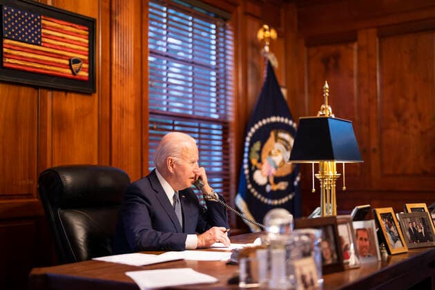News Themen der Woche KW52 News Bilder des Tages December 30, 2021, Wilmington, Delaware, USA: United States President Joe Biden speaks with President Vladimir Putin of Russia by phone from his private residence in Wilmington, Delaware on Thursday, December 30, 2021..Mandatory Credit: Adam Schultz The White House via CNP) Wilmington USA - ZUMAs152 20211230_zaa_s152_001 Copyright: xAdamxSchultzx-xThexWhitexHousexvx