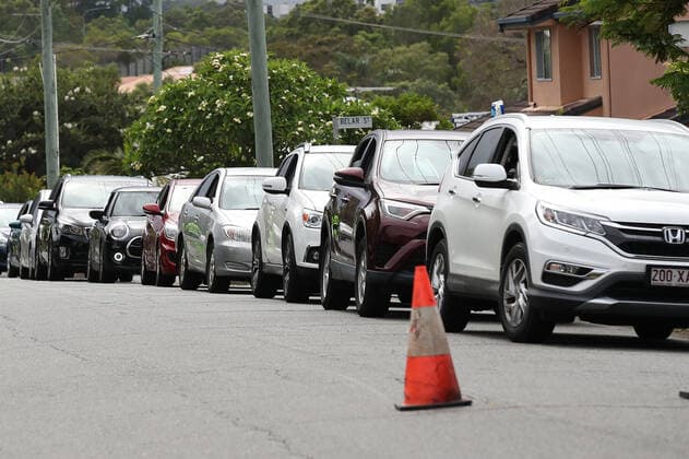 QLD CORONAVIRUS COVID19, Local residents line up at a drive-in testing center in Brisbane, Friday, December 31, 2021. Omicron continues to be the dominant strain of the virus, accounting for almost 80 per cent of the state s identified cases. ( NO ARCHIVING, EDITORIAL USE ONLY, NO USE IN BOOKS WITHOUT CONSENT BRISBANE QLD AUSTRALIA  Copyright: xJONOxSEARLEx 20211231001609914069