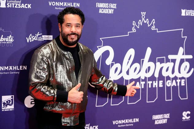 Entertainment Themen der Woche KW52 Adel Tawil in der Silvestershow Celebrate at the Gate - Willkommen 2022 am Brandenburger Tor. Berlin, 31.12.2021 *** Adel Tawil at the New Years Eve show Celebrate at the Gate Welcome 2022 at the Brandenburg Gate Berlin, 31 12 2021 Foto:xS.xGabschx xFuturexImage