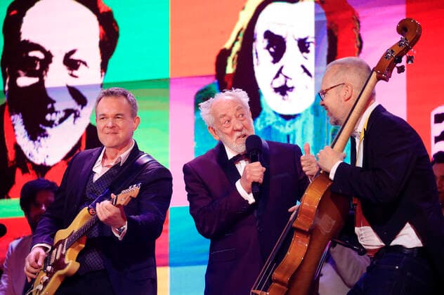 Bilder des Jahres 2021, Entertainment 12 Dezember Dieter Hallervorden in der Silvestershow Celebrate at the Gate - Willkommen 2022 am Brandenburger Tor. Berlin, 31.12.2021 *** Dieter Hallervorden in the New Years Eve show Celebrate at the Gate Welcome 2022 at the Brandenburg Gate Berlin, 31 12 2021 Foto:xS.xGabschx xFuturexImage