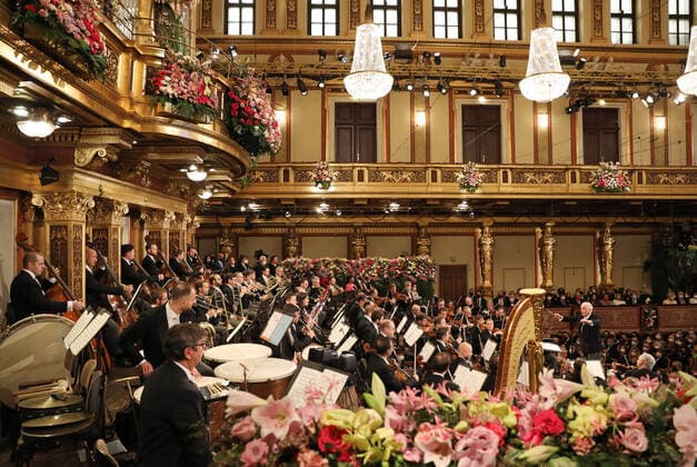 (220101) -- VIENNA, Jan. 1, 2022 -- The Vienna Philharmonic Orchestra under the baton of conductor Daniel Barenboim perform during the 2022 Vienna Philharmonic New Year s Concert in Vienna, Austria, Jan. 1, 2022. ( The Vienna Philharmonic Orchestra Handout via Xinhua) AUSTRIA-VIENNA-NEW YEAR-CONCERT DieterxNagl 