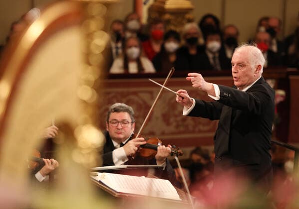 (220101) -- VIENNA, Jan. 1, 2022 -- The Vienna Philharmonic Orchestra under the baton of conductor Daniel Barenboim perform during the 2022 Vienna Philharmonic New Year s Concert in Vienna, Austria, Jan. 1, 2022. ( The Vienna Philharmonic Orchestra Handout via Xinhua) AUSTRIA-VIENNA-NEW YEAR-CONCERT DieterxNagl 