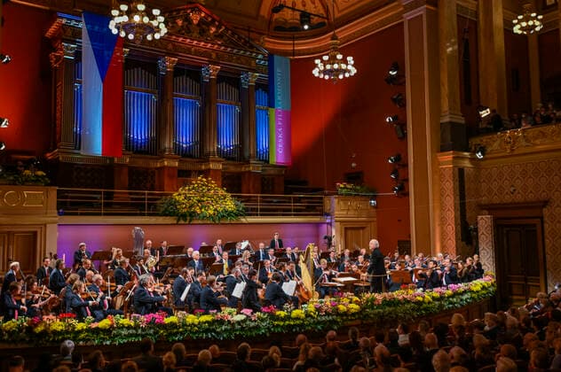News Bilder des Tages Austrian conductor Manfred Honeck performs during the New Year concert of Czech Philharmonic in Prague, Czech Republic, January 1, 2022. (CTKxPhoto VitxSimanek) CTKPhotoP2022010103845  VIS 001