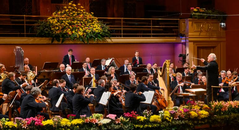 Austrian conductor Manfred Honeck performs during the New Year concert of Czech Philharmonic in Prague, Czech Republic, January 1, 2022. (CTKxPhoto VitxSimanek) CTKPhotoP2022010103982  VIS 005
