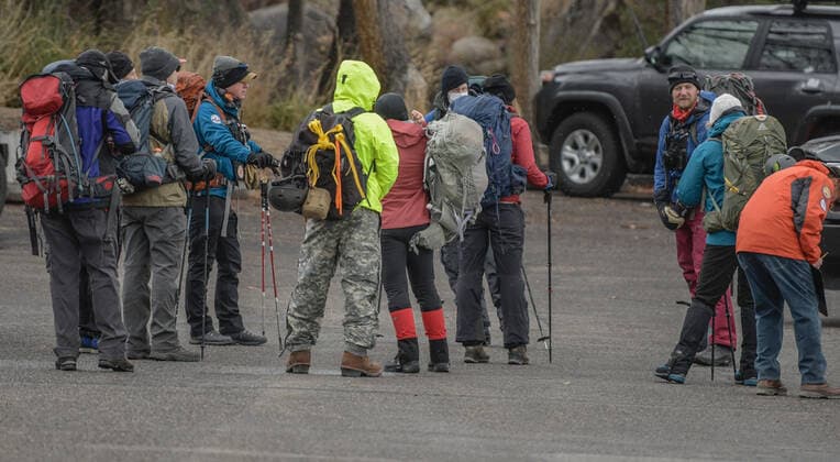 January 1, 2022, Albuquerque, NEW MEXICO, USA: .Rescue efforts continued for hours as a gondola containing workers who were stuck near tower 2 on the Tram overnight with frigid temperatures as a snow storm moved into the area. Pictured are search and rescue volunteers who hiked to tower 2 on the Sandia Mountains to help with rescue efforts. .Albuquerque, New Mexico Albuquerque Journal. Albuquerque USA - ZUMAab1_ 20220101_zaf_ab1_003 Copyright: xRobertoxE.xRosalesx