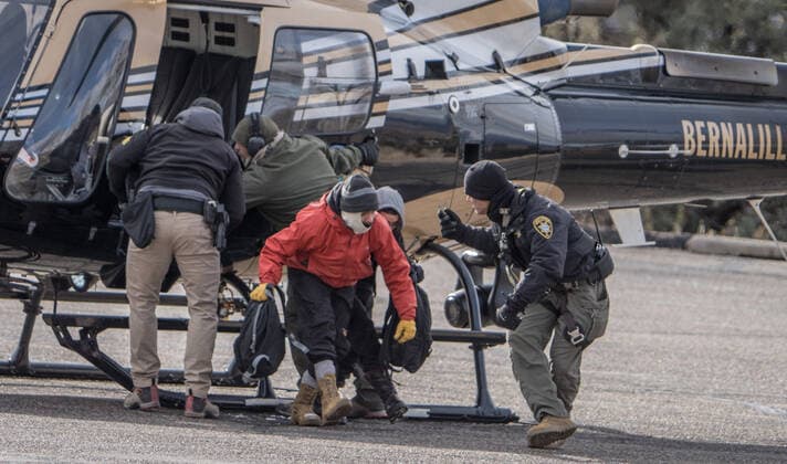 January 1, 2022, Albuquerque, NEW MEXICO, USA: .Rescue efforts continued for hours as a gondola containing workers who were stuck near tower 2 on the Tram overnight with frigid temperatures as a snow storm moved into the area. Pictured are some workers who were rescued using a Bernalillo County Sheriff s Department helicopter to help bring those stuck on the Tram. .Albuquerque, New Mexico Albuquerque Journal. Albuquerque USA - ZUMAab1_ 20220101_zaf_ab1_004 Copyright: xRobertoxE.xRosalesx