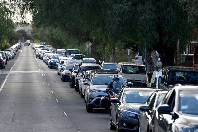 NSW CORONAVIRUS COVID19, Members of the public queue in their cars for a COVID-19 PCR test at the Mascot Laverty Pathology Drive-through Clinic, in Sydney, Monday, January 3, 2022. The NSW health system is struggling as COVID-19 hospital cases rise, the Australian Medical Association is warning as authorities move to stave off shortages. ( NO ARCHIVING, EDITORIAL USE ONLY, NO USE IN BOOKS WITHOUT CONSENT SYDNEY NSW AUSTRALIA  Copyright: xBIANCAxDExMARCHIx 20220103001610439771