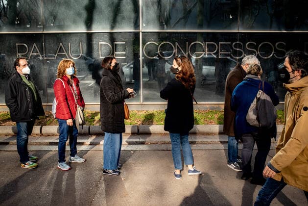 January 3, 2022, Barcelona, Spain: People queue up to receive a dose of Covid-19 vaccine at a vaccination center in Barcelona amid the spread of the coronavirus Omicron variant. Barcelona Spain - ZUMAb137 20220103_zap_b137_002 Copyright: xJordixBoixareux