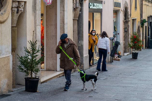 Lazio And Other Italian Regions Return To The Yellow Zone Amid Covid-19 Pandemic Lazio is back in the Yellow Zone due to the increase in Covid19 infections with the Omicron variant increasingly affecting the population. The Yellow Zone does not provide for many restrictions, masks outdoors and restricted access to activities. The yellow zone in Rieti on 3 January 2021. Rieti Italy  Copyright: xRiccardoxFabix originalFilename: fabi-notitle220103_npllG.jpg