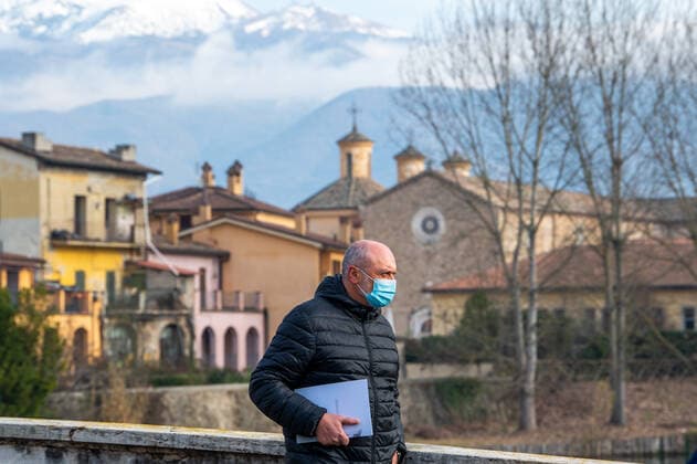 Lazio And Other Italian Regions Return To The Yellow Zone Amid Covid-19 Pandemic Lazio is back in the Yellow Zone due to the increase in Covid19 infections with the Omicron variant increasingly affecting the population. The Yellow Zone does not provide for many restrictions, masks outdoors and restricted access to activities. The yellow zone in Rieti on 3 January 2021. Rieti Italy  Copyright: xRiccardoxFabix originalFilename: fabi-notitle220103_npTC6.jpg