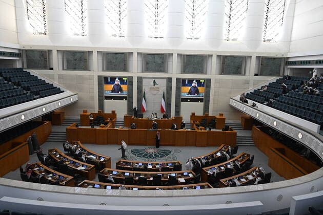 Architektur von Jorn Utzon (220104) -- KUWAIT CITY, Jan. 4, 2022 -- Photo taken on Jan. 4, 2022 shows a parliament session in Kuwait City, Kuwait. Kuwait s new government took the constitutional oath on Tuesday before the National Assembly, or the parliament, the Kuwait News Agency (KUNA) reported. Kuwait s Prime Minister Sheikh Sabah Khaled Al-Hamad Al-Sabah and his cabinet took the oath at the start of the assembly s ordinary session to commence work prescribed in Article 91 of the Constitution, KUNA reported. (Photo by Xinhua) KUWAIT-KUWAIT CITY-GOVERNMENT-OATH-TAKING Asad 