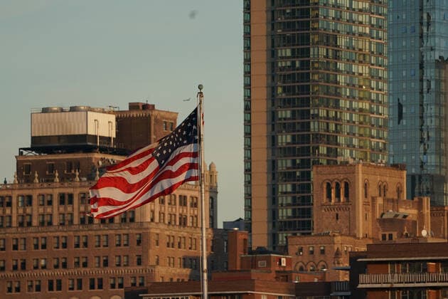 January 4, 2022, New York, New York, USA: An American flag flies over Chelsea as New York State COVID hospitalizations top 10,000 for the first time in 20 months as the CDC puts Omicron at up to 99% of all cases on January 4, 2022 in New York. New York USA - ZUMAb148 20220104_zap_b148_010 Copyright: xBryanxSmithx