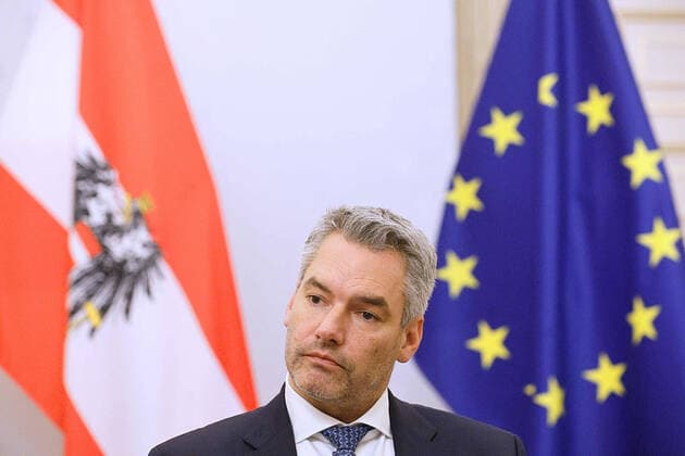 Vienna 10 12 2021 Coronavirus crisis Interview with the new Austrian Chancellor Karl Nehammer ÖVP in the marble corner salon in the Federal Chancellery PHOTO Federal Chancellor Karl Nehammer ÖVP during the conversation Vienna AUSTRIA Covid 19 crisis Intervi