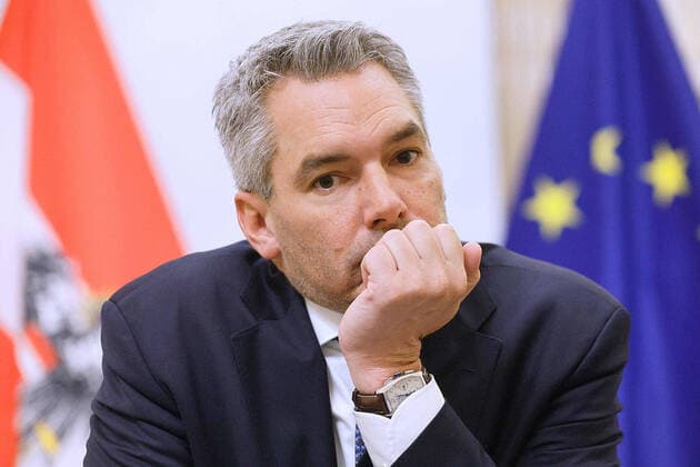 Vienna 10 12 2021 Coronavirus crisis Interview with the new Austrian Chancellor Karl Nehammer ÖVP in the marble corner salon in the Federal Chancellery PHOTO Federal Chancellor Karl Nehammer ÖVP during the conversation Vienna AUSTRIA Covid 19 crisis Intervi