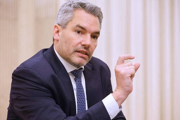 Vienna 10 12 2021 Coronavirus crisis Interview with the new Austrian Chancellor Karl Nehammer ÖVP in the marble corner salon in the Federal Chancellery PHOTO Federal Chancellor Karl Nehammer ÖVP during the conversation Vienna AUSTRIA Covid 19 crisis Intervi