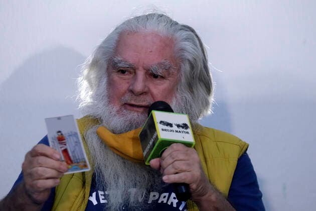 Senior Witch Predictions To New Year 2022 MEXICO CITY, MEXICO - JAN 5, 2022: Antonio Vazquez, the soothsayer called Senior Witch during a press conference gives his predictions for the new year 2022 through card readings at his esoteric shop. On January 5, 2022 in Mexico City, Mexico. (Photo by Luis Barron Eyepix Group) Copyright: xLuisxBarronx xEyepixxGroupx EYEPIXGROUP_LB_05012022_53824