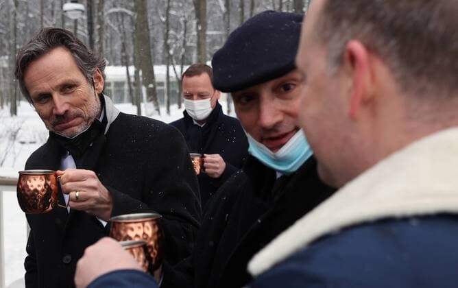 Russia Normandy Format Talks 6736870 06.01.2022 German chancellor s foreign policy adviser Jens Ploetner and French president s diplomatic adviser Emmanuel Bonne are seen while walking before a meeting with Russian president s deputy chief of staff Dmitry Kozak in the Normandy format to reduce tensions over Ukraine, at the Arkhangelskoye museum estate outside Moscow, Russia. Sergey Bobylev POOL Moscow region Russia  Copyright: xSergeyxBobylevx