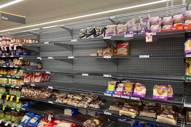 EMPTY SUPERMARKET SELVES SYDNEY, Empty shelves of rice are seen at a supermarket in Sydney, Friday, January 7, 2022. The recent spike in Covid19 infections has caused major logistical disruptions, with staff members, truck drivers and distribution centre workers among those forced to stay at home with the virus or awaiting test results. ( NO ARCHIVING, EDITORIAL USE ONLY, NO USE IN BOOKS WITHOUT CONSENT SYDNEY NSW AUSTRALIA  Copyright: xMICKxTSIKASx 20220107001611363442