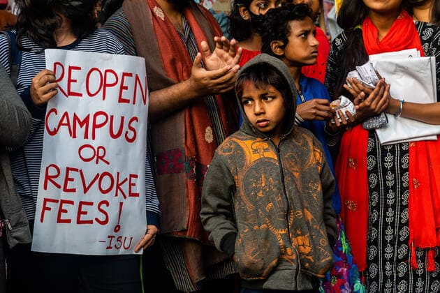 News Bilder des Tages News Bilder des Tages January 7, 2022, Rajpur Sonarpur, West Bengal, India: A boy participates in a student-led demonstration in Kolkata to reopen educational institutions amidst increasing COVID-19 cases in West Bengal (an eastern state of India) on 7 January, 2022. In view of the increasing COVID-19 cases, West Bengal had imposed a series of new restrictions from 3 January, 2022 (Monday) according to which all schools and colleges in the state once again shut their gates. Rajpur Sonarpur India - ZUMAb215 20220107_zip_b215_001 Copyright: xSankhadeepxBanerjeex