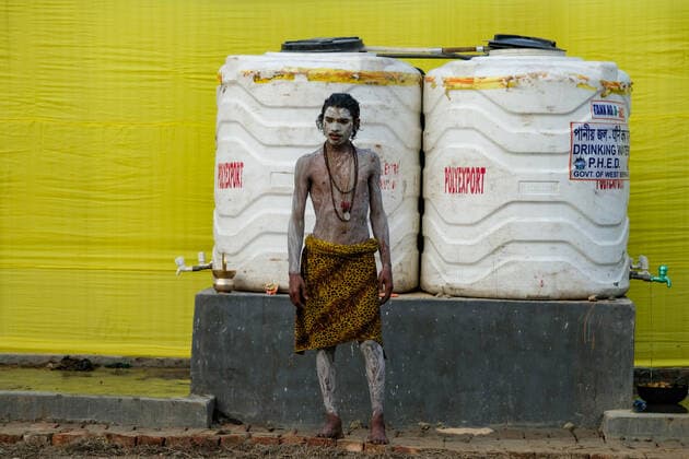January 7, 2022, Kolkata, WEST BENGAL, INDIA: January 07, 2022, Kolkata, West Bengal, India: A pilgrim at the Gangasagar transit camp, Kolkata. Gangasagar mela preparations was on hold due to a petition urging to stop this year s annual pilgrimage fair in light of the COVID-19 Omicron numbers in West Bengal and in the country at large. Calcutta High Court gave a go-ahead to Gangasagar Mela with certain restrictions on 7th January whereas India reported 117100 new covid cases and 302 fatalities in last 24 hours as per Indian media reports. Kolkata INDIA - ZUMAb206 20220107_zip_b206_015 Copyright: xDipayanxBosex