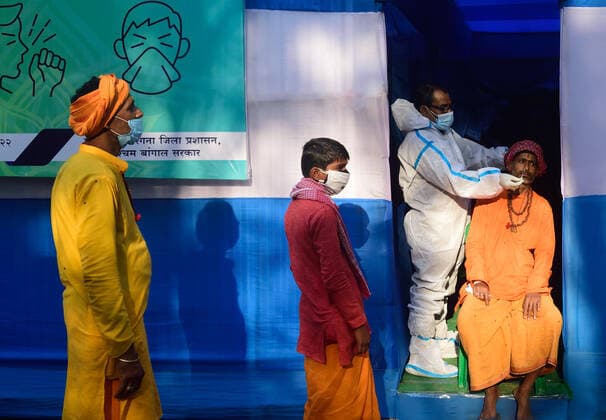 January 7, 2022, Kolkata, West Bengal, India: Monks and pilgrims are being tested for Covid-19 at a Gangasagar Transit Camp before heading to the Gangasagar mela in sagar island. Kolkata India - ZUMAs197 20220107_zaa_s197_038 Copyright: xSumitxsanyalx