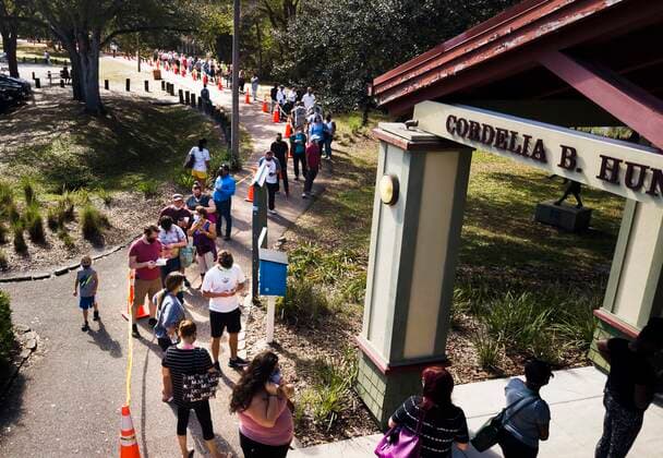 January 7, 2022, Tampa, Florida, USA: People line up for the walk up Covid testing site at Al Lopez Park, 4810 N Himes Ave, on Friday, Jan. 7, 2022 in Tampa. The state is reporting record numbers of Covid infections primarily due to the current wave of the Omicron variant. Testing sites have seen an uptick as well. Tampa USA - ZUMAs70_ 20220107_zan_s70_005 Copyright: xDirkxShaddx