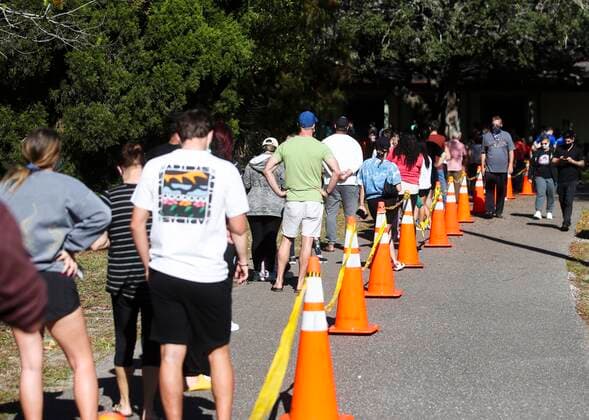 January 7, 2022, Tampa, Florida, USA: People line up for the walk up Covid testing site at Al Lopez Park, 4810 N Himes Ave, on Friday, Jan. 7, 2022 in Tampa. The state is reporting record numbers of Covid infections primarily due to the current wave of the Omicron variant. Testing sites have seen an uptick as well. Tampa USA - ZUMAs70_ 20220107_zan_s70_008 Copyright: xDirkxShaddx
