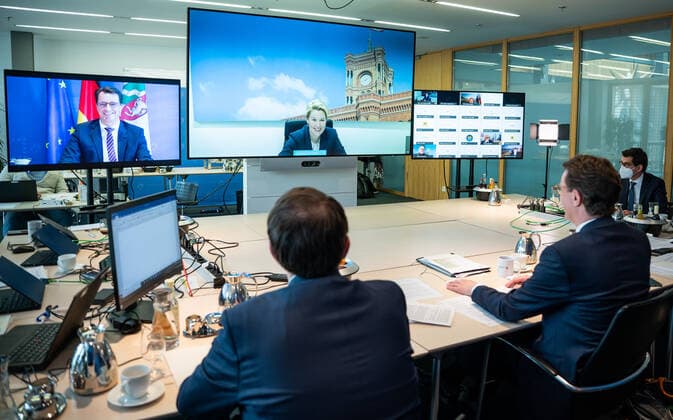 Federal and state government consultations on corona measures Hendrik Wüst CDU, r , Minister President of North Rhine-Westphalia and Chairman Poolfoto dpa ,EDITORIAL USE ONLY