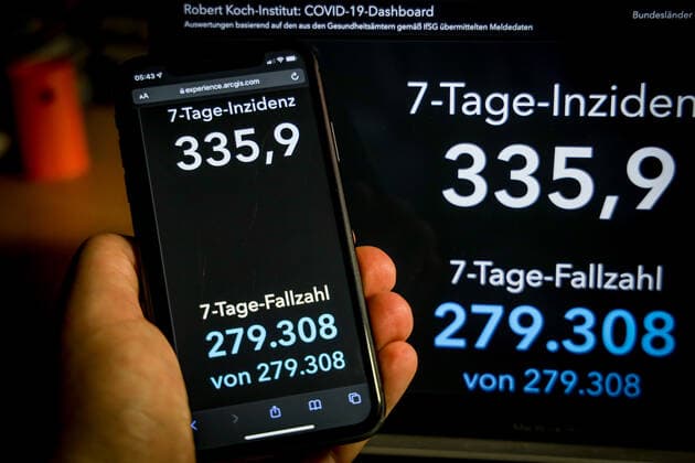 Coronavirus in Germany Covid 19 Dashboard of the Robert Koch Institute 08 01 2022 Robert Koch Institute 7 days Incidence 335.9 7 days Number of cases 279 308 COVID 19 cases 7 473 884 Additions of 55 889 compared with the previous day COVID 19 deaths 113 900 Additions of 268 compared with the previous day