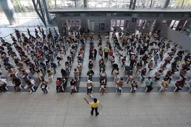 January 8, 2022, Bangkok, Thailand: An overview of citizens as well as travelers that are gathered to receive coronavirus (Covid-19) vaccine booster shots at Central Vaccination Center Bangkok. Bangkok Thailand - ZUMAs197 20220108_zaa_s197_026 Copyright: xAdisornxChabsungnoenx
