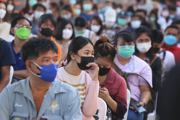 January 8, 2022, Bangkok, Thailand: People wearing facemasks as a preventive measure against the spread of Covid-19 line up to receive coronavirus (Covid-19) vaccine booster shots at Central Vaccination Center Bangkok. Bangkok Thailand - ZUMAs197 20220108_zaa_s197_030 Copyright: xAdisornxChabsungnoenx