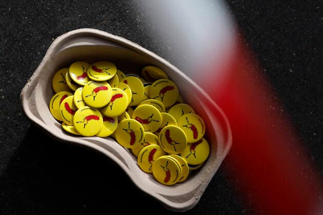 Buttons with the vaccination banana by Thomas Baumgärtel at the presentation of the buttons in the vaccination center of the city of Cologne in the Lanxess Arena Here also children 5 11 years are vaccinated Fully vaccinated children receive as a gift a button as well as a bravery certificate The buttons with the vaccination banana are also to be distrib Foto:xC.xHardtx xFuturexImage