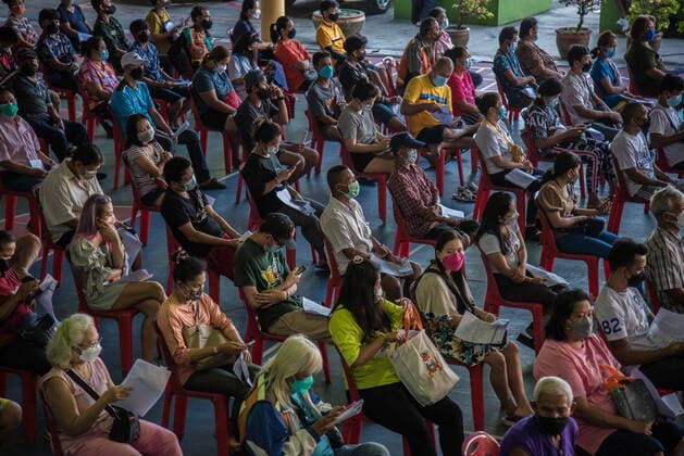 January 8, 2022, Bangkok, Thailand: People wait to be vaccinated with doses of AstraZeneca Covid-19 vaccine at Wat Bangkhuntian Nok School in Bangkok..Thailand has accelerated Covid-19 vaccination shots and booster shots to contain the surge of COVID-19 coronavirus infections linked with the Omicron variant that is spreading in many areas of the country. Thailand s government decided to closed some public areas and limited the number of people gathering to contain a rapid surge of the outbreak after more than 5,000 COVID-19 coronavirus infections linked with the Omicron variant have been detected. Bangkok Thailand - ZUMAs197 20220108_zaa_s197_040 Copyright: xPeeraponxBoonyakiatx