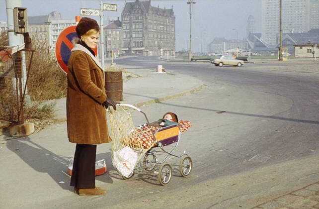 Frau mit Kinderwagen auf der Leipziger Strasse Am Spittelmarkt in Berlin-Mitte. Woman with baby carriage on Leipziger Strasse Am Spittelmarkt in Berlin-Mitte. snapshot-photography K.Krause *** Woman with baby carriage on Leipziger Strasse Am Spittelmarkt in Berlin Mitte snapshot photography K Krause