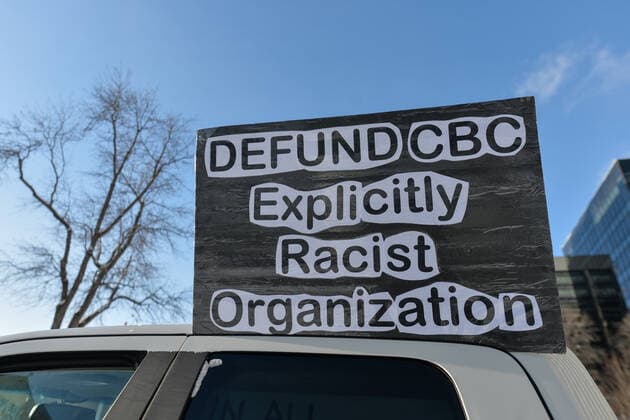 The Media Is The Virus Protest In Edmonton A placard with words Defund CBC Explicity Racist Organization attached to the car. Anti-lockdown and anti-vaccination activists meet in the parking lot next to the Alberta Legislature, ahead of the Stand United - The Media Is The Virus! Protest. against Global News, the news and current affairs unit of the Canadian Global Television Network in Edmonton. On Saturday, January 8, 2022, in Edmonton, Alberta, Canada. Edmonton Canada  Copyright: xArturxWidakx originalFilename: widak-themedia220108_np3WS.jpg