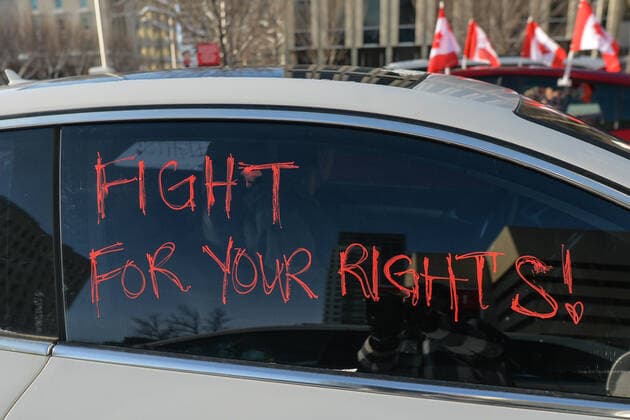 The Media Is The Virus Protest In Edmonton Fight For Your Rights! inscription on the window of the car. Anti-lockdown and anti-vaccination activists meet in the parking lot next to the Alberta Legislature, ahead of the Stand United - The Media Is The Virus! Protest. against Global News, the news and current affairs unit of the Canadian Global Television Network in Edmonton. On Saturday, January 8, 2022, in Edmonton, Alberta, Canada. Edmonton Canada  Copyright: xArturxWidakx originalFilename: widak-themedia220108_np4UV.jpg