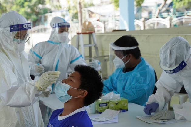 COVID-19 Test To Curb The Omicron. A health worker from Zendai organisation in personal protective equipment (PPE) takes a swab sample for a rapid antigen test, amid the coronavirus disease (COVID-19) pandemic, in Bangkok, Thailand, 09 January 2022. Bangkok Bangkok Thailand  Copyright: xAnusakxLaowilasx originalFilename: laowilas-notitle220109_npLvo.jpg