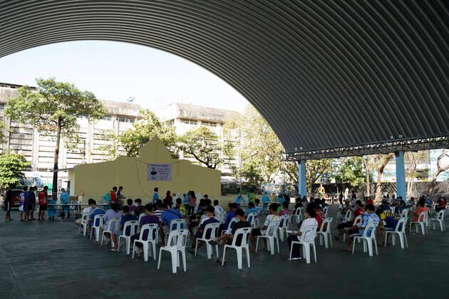 COVID-19 Test To Curb The Omicron. People line up to get rapid antigen tests amid the coronavirus disease (COVID-19) pandemic, in Bangkok, Thailand, 09 January 2022. Bangkok Bangkok Thailand  Copyright: xAnusakxLaowilasx originalFilename: laowilas-notitle220109_npsbi.jpg