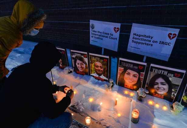 Families Of Flight PS752 Victims Seek Justice Mourners light candles at a candlelight vigil on Edmonton s Whyte Avenue marking the two-year anniversary of the downing of Flight PS752.. On January 8, 2020, the Iranian military shot down Ukrainian Airlines Flight PS752 while the plane was leaving Iranian airspace. 176 passengers and crew were killed, including 57 Canadian citizens and 29 Canadian permanent residents ( including 13 Edmontonians). On Saturday, January 8, 2022, in Edmonton, Alberta, Canada. Edmonton Canada  Copyright: xArturxWidakx originalFilename: widak-families220108_npSPO.jpg