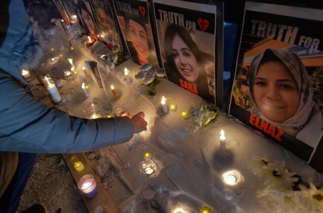 Families Of Flight PS752 Victims Seek Justice A mourner lights a candle at a candlelight vigil on Edmonton s Whyte Avenue marking the two-year anniversary of the downing of Flight PS752.. On January 8, 2020, the Iranian military shot down Ukrainian Airlines Flight PS752 while the plane was leaving Iranian airspace. 176 passengers and crew were killed, including 57 Canadian citizens and 29 Canadian permanent residents ( including 13 Edmontonians). On Saturday, January 8, 2022, in Edmonton, Alberta, Canada. Edmonton Canada  Copyright: xArturxWidakx originalFilename: widak-families220108_npGeN.jpg