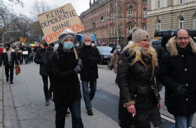 Germany Coronavirus Restrictions Protest 6737946 08.01.2022 People take part in a demonstration against coronavirus disease (COVID-19) measures, in Hamburg, Germany. Ekaterina Solovyova Sputnik Hamburg Germany  Copyright: xEkaterinaxSolovyovax